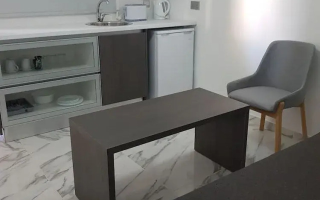 Les Palmiers Petrou Apartments