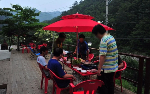 Yangyang Beopsusanjang Pension