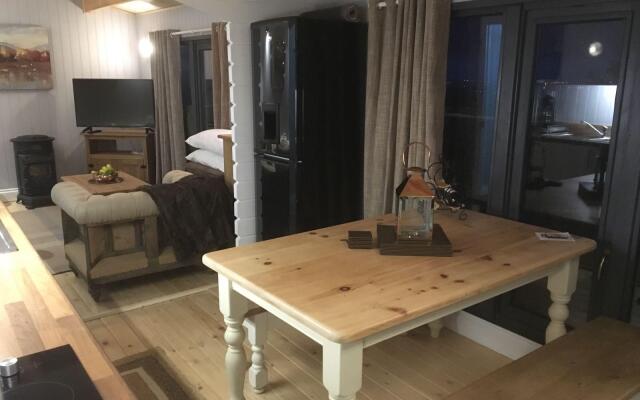 Secret Lodge by Cardiff Holiday Homes