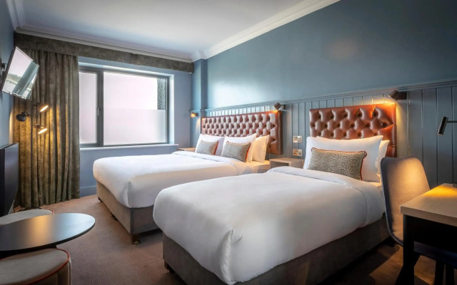 Shoreline Hotel