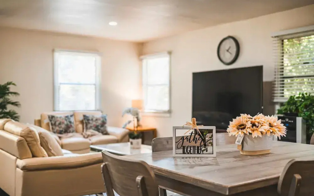 Comfortable Pasadena Retreat With Good Location