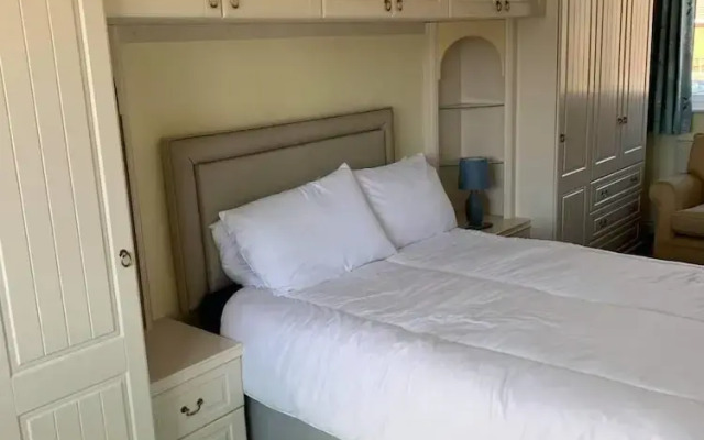 Cozy Beach House in Sandown - 3 Bedrooms