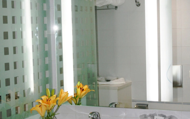 Plus Fariones Suite Hotel