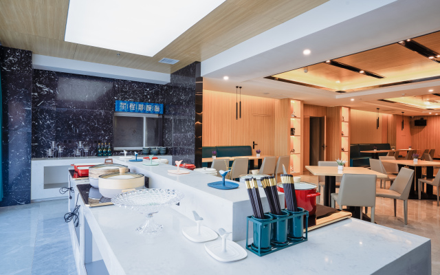 Starway Hotel (Wenxi Swimming Pool)