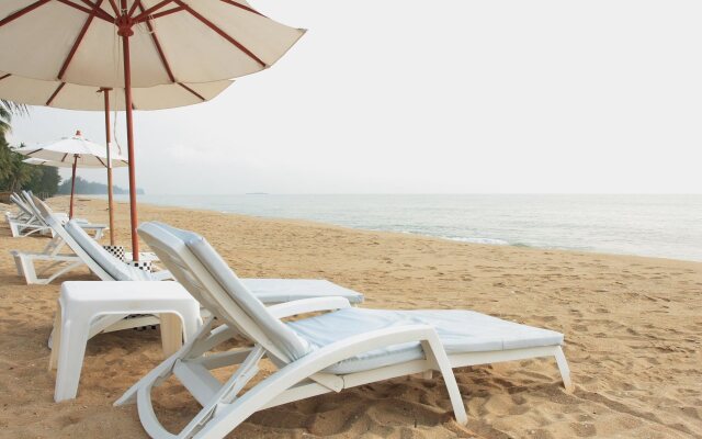Baan Montra Beach Resort