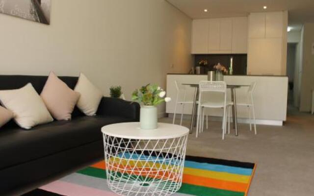 Exquisite Family Home +Parking, Close to CBD