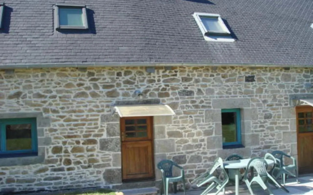 Captivating 2-Bed House with log burner in Kerien