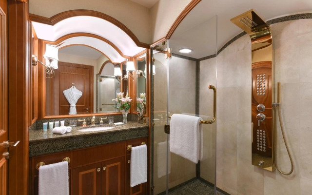 Al Aziziyah Boutique Hotel By The Torch