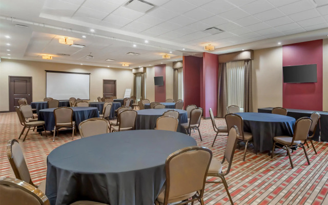 Best Western Plus Hinton Inn & Suites