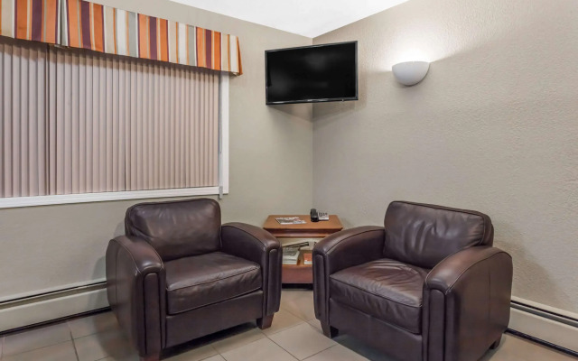 Super 8 by Wyndham Stettler