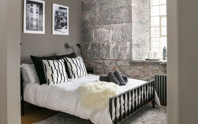 Plymouth Luxurious Apartment