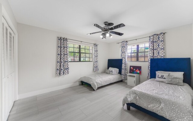 Great 3BR family house. Pool n Billiards