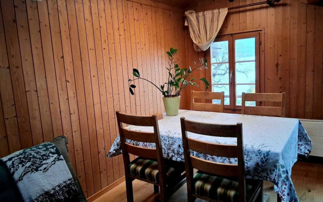 Lake View Chalet , Därligen