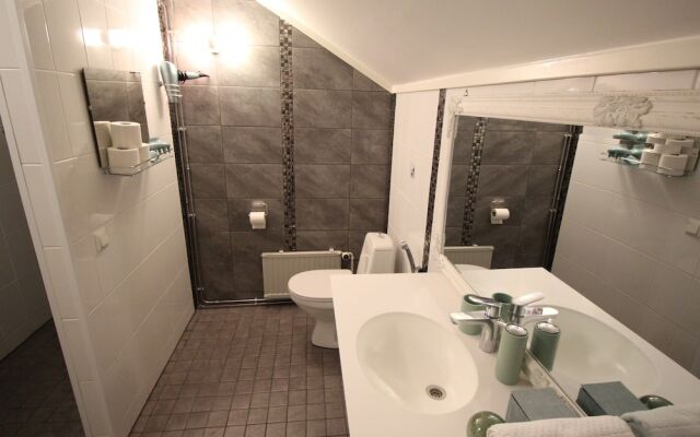 Lauri Guest House