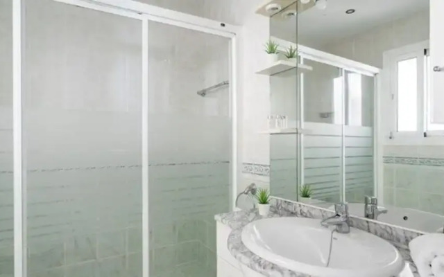 Fantastic Apart sea view and heated pool