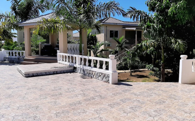 Yard Beach Hotel and Apartments