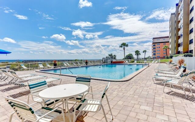 Tastefully Decorated Condo with Scenic Beach Views by RedAwning