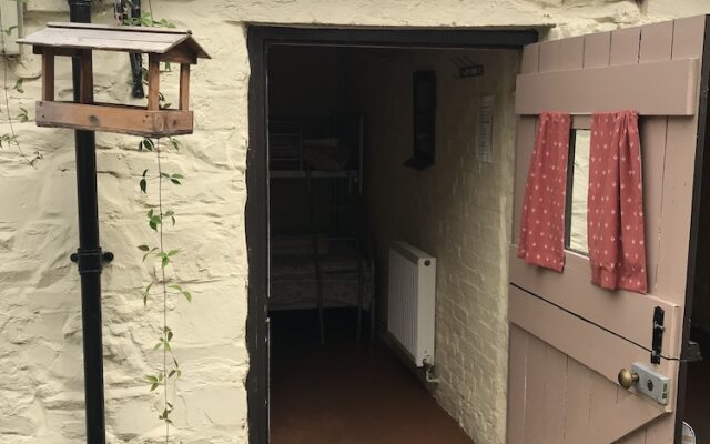 Drewe Arms Bunk Rooms & Church Cottage