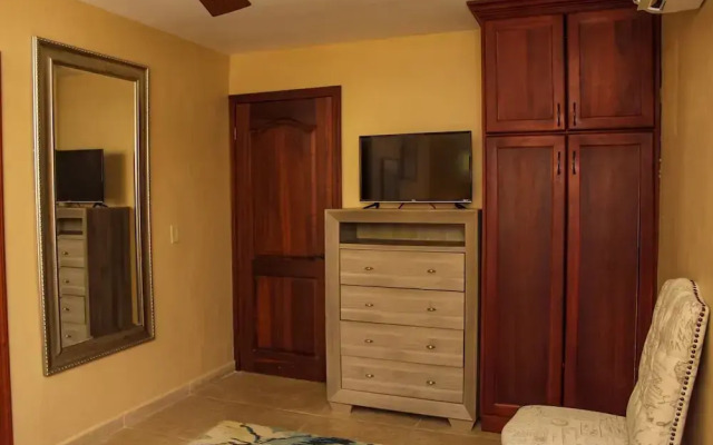 Rock Point Villas Vacations Rentals Sandy Bay, Roatan, Honduras.c.a