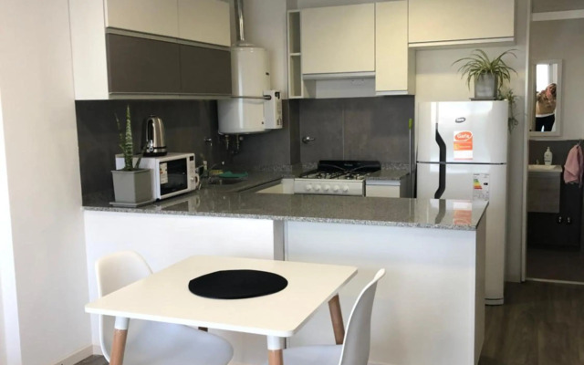 Studio Francia (Fac. Medicina, HECA, UCA. Parque)