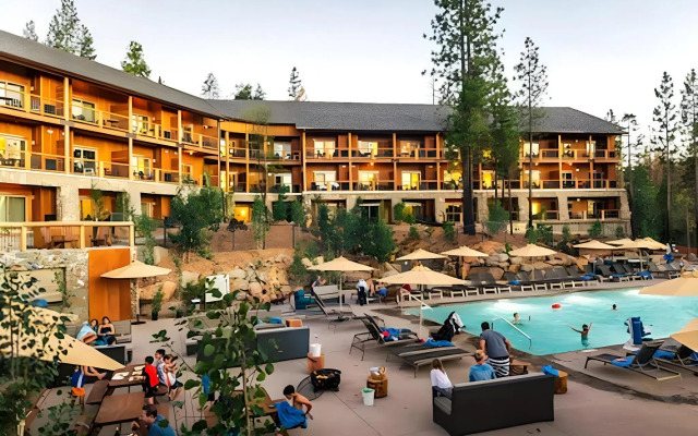 Rush Creek Lodge and Spa at Yosemite