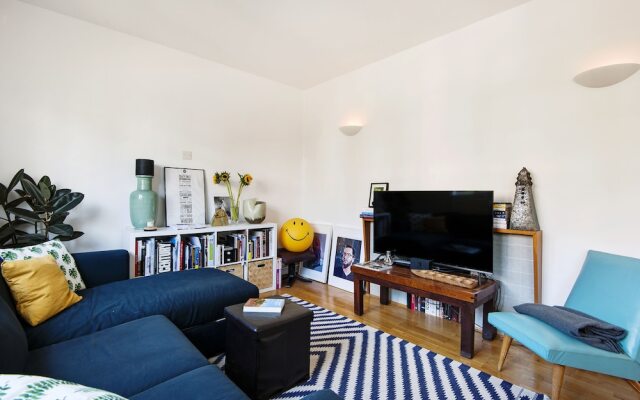 Bright and Breezy home by Clapham Common