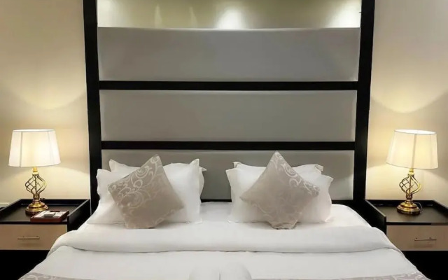 Taj Al Hamra Hotel