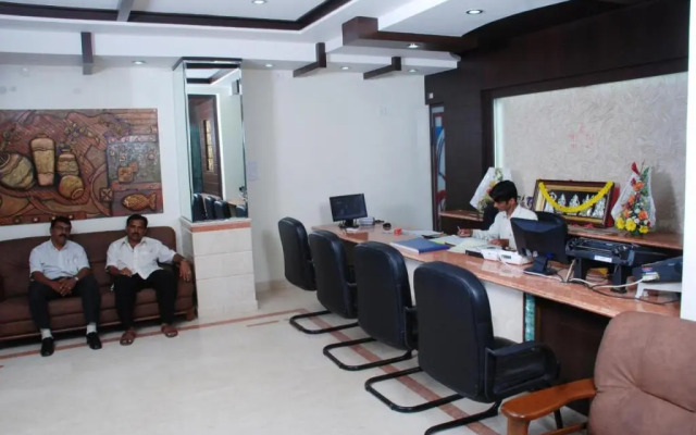 Snt Comforts Lodge by OYO Rooms