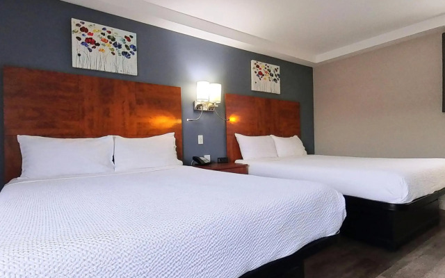 Moonlight Inn and Suites