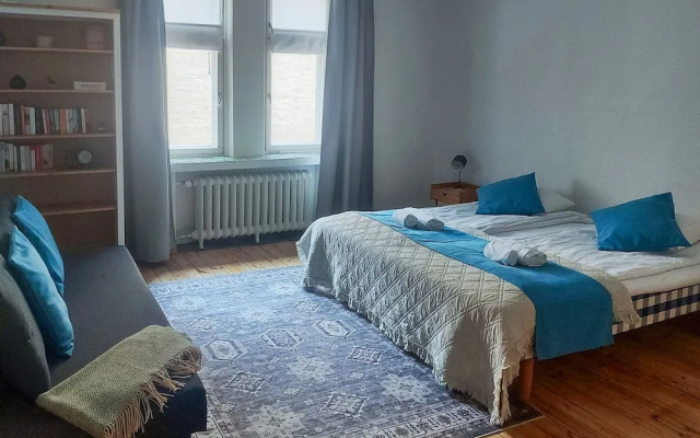 2ndhomes Central 85m2 2BR Apartment