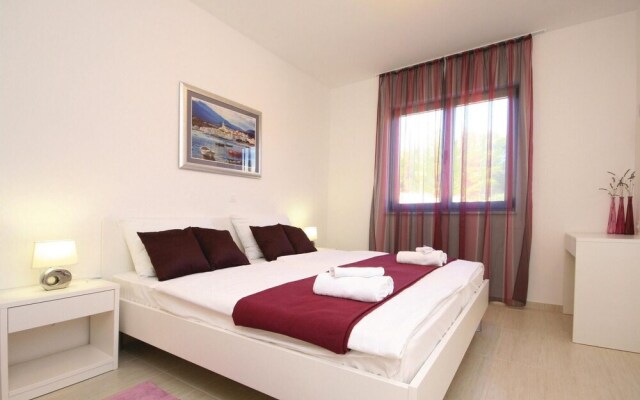 Nice Home in Grebastica With Wifi and 2 Bedrooms