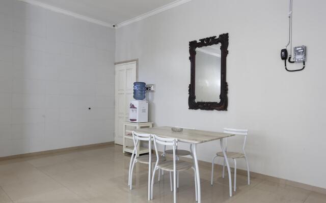 RedDoorz Plus near Adisucipto Airport 2