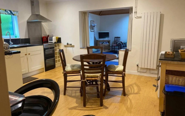Spacious Annex 2 Miles From Coast
