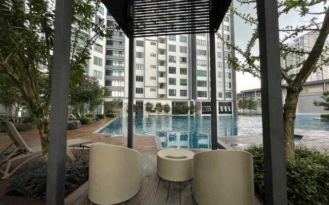 Comfy Family Suite 3 Bedrooms @ Menjalara