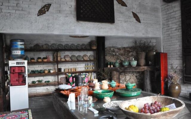 Lijiang Qinglu Courtyard Hotel