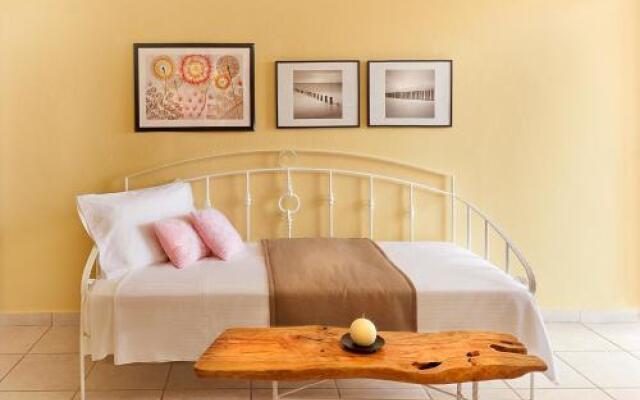 Heos Apartments & Studios