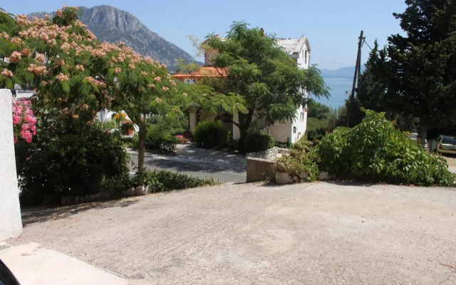 Apartments by the sea Brist, Makarska - 6813