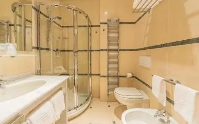 Dado Hotel International