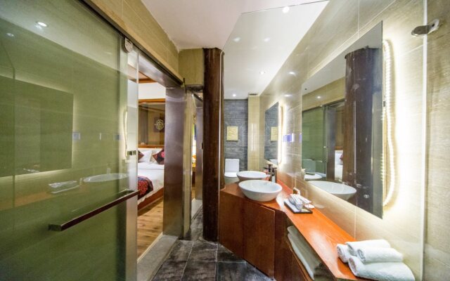 Lijiang Scenic Vacation Hotel