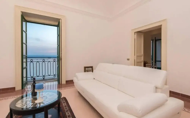 Duomo sea Side Deluxe Apartment