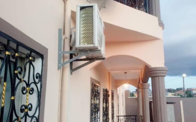 Bel Appartement Meublé À Yaoundé - Odza