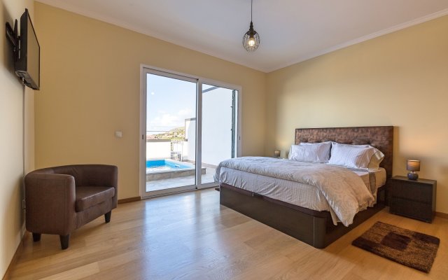 Lovely New 3-Bedroom Villa In Calheta, Leisure Room, Sea-View Casa Da Belita