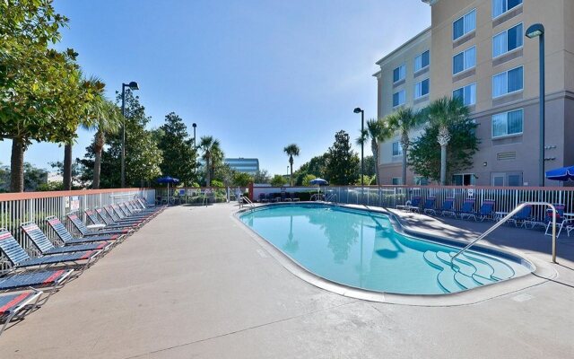 Comfort Inn & Suites Near Universal Orlando Resort - Convention Ctr