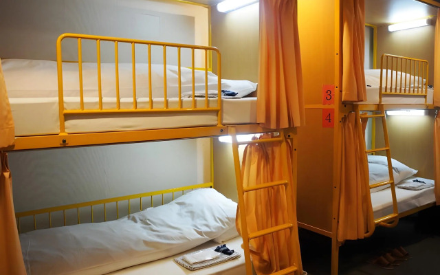 Sakura Hotel Jimbocho - Hostel