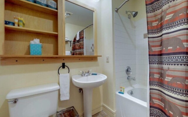 1 Bedroom Mountain Chic Condo in River Run Village Just a Short Walk to Shopping, Dining, and Skiing