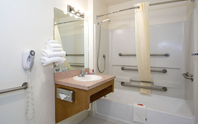MorningGlory Inn & Suites