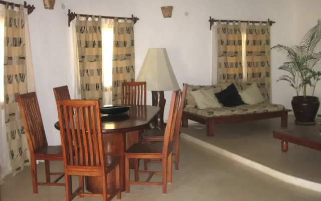 Watamu Villa With Service Personnel