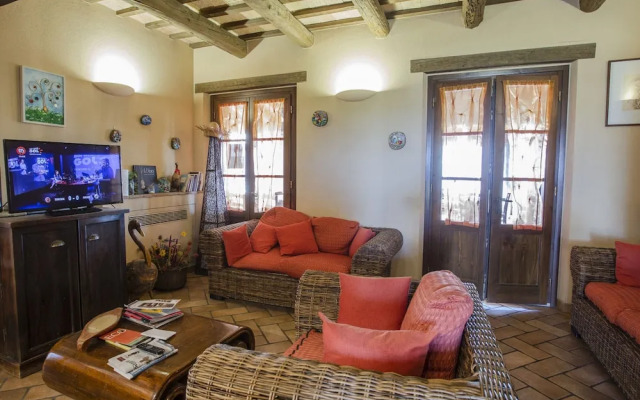 Farmhouse in Marche With Pool & Verdicchio Wines