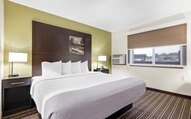 Super 8 by Wyndham La Crosse