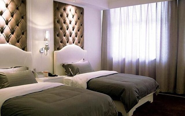 Yancheng Youth Club and Reading Hotel